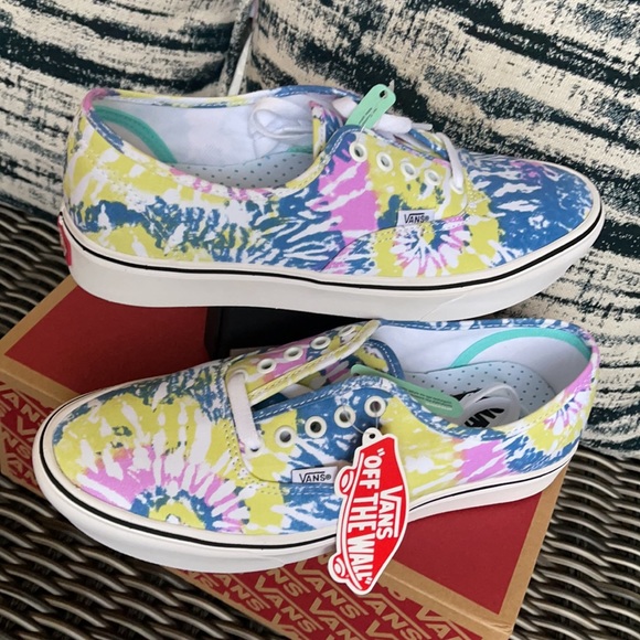 Vans Tie-Dye Canvas Low-Top Sneakers in Blue, Pink, Yellow - Picture 11 of 16